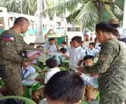 70 Sulu Learners Benefit from Army's Book and Feeding Outreach