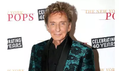 Barry Manilow, 82, Postpones 2026 Tour After Lung Cancer Diagnosis