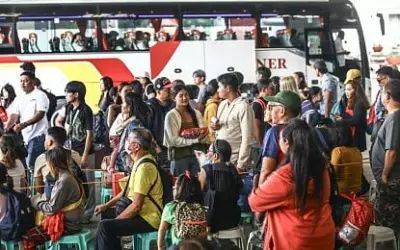 PNP Deploys 100,000+ Cops for Holiday Rush as Terminals Crowd