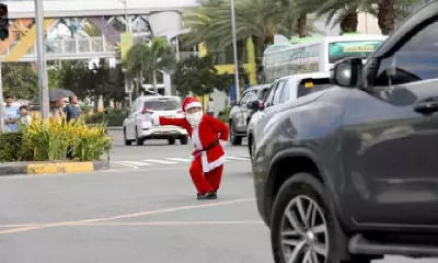 PNP Reports Peaceful Christmas 2025; Traffic Enforcer Spreads Cheer in Santa Costume