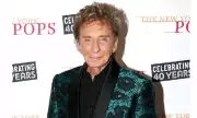 Barry Manilow, 82, Postpones 2026 Tour After Lung Cancer Diagnosis