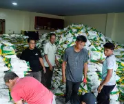 Basilan Distributes Rice Sadaqah to Residents During Ramadan Observance
