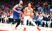 CJ McCollum's Jumper Lifts Hawks Over Knicks 109-108 for 2-1 Series Lead