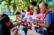 Nearly 3,000 PUJ drivers in Central Visayas receive P5,000 aid from DSWD