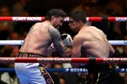Usyk Defeats Verhoeven by Controversial TKO in WBC Title Fight