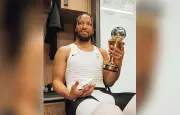 Knicks Stars Brunson and Hart Throw First Pitches at Yankee Stadium