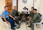 Sulu town officials voluntarily surrender 60-mm mortar to military